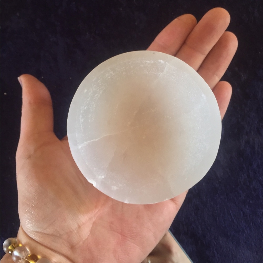8cm ☀️ ROUND carved CRYSTAL ✨ SELENITE Cleansing jewelry makeup Bowl ⭐ - Picture 4 of 7